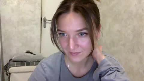 Snapshot of shining_pearl chatting on 11-18-25, 09:41 Jesica online show from 11-18-25, 09:41