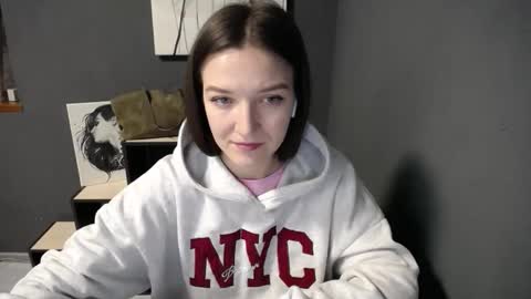 Snapshot of shining_pearl chatting on 02-18-26, 07:04 Jesica online show from 02-18-26, 07:04