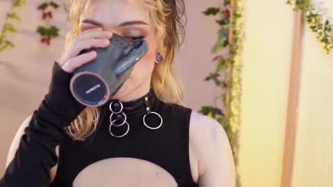 Snapshot of shiny_jail chatting on 10-04-25, 10:52 JennyMira   THANK YOU FOR 77 777  online show from 10-04-25, 10:52