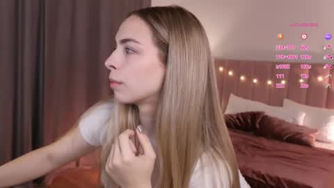 Snapshot of shinybarbie chatting on 09-30-25, 06:29 Julia online show from 09-30-25, 06:29