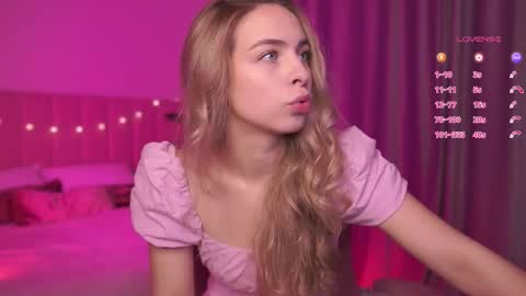 Snapshot of shinybarbie chatting on 10-07-25, 06:10 Julia online show from 10-07-25, 06:10