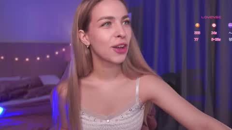 Snapshot of shinybarbie chatting on 10-16-25, 06:47 Julia online show from 10-16-25, 06:47