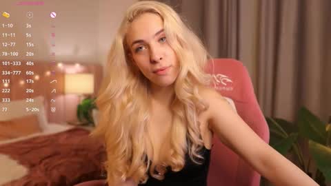 Snapshot of shinybarbie chatting on 11-20-25, 07:08 Julia online show from 11-20-25, 07:08