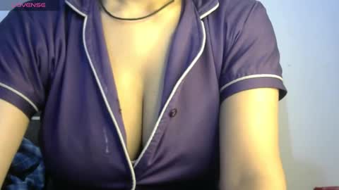 Snapshot of shiri_hot chatting on 09-12-25, 02:11 Siri online show from 09-12-25, 02:11