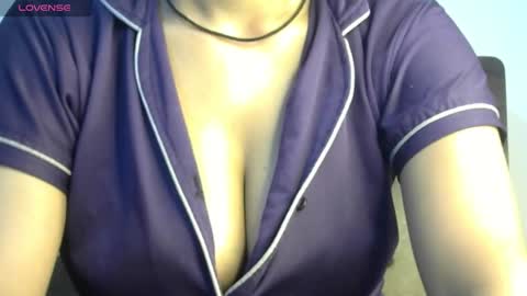 Snapshot of shiri_hot chatting on 09-14-25, 02:11 Siri online show from 09-14-25, 02:11