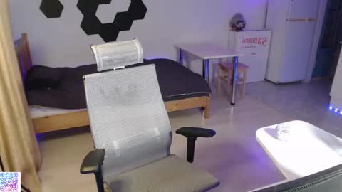 shiromy_ online show from 11-25-25, 04:18