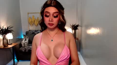 Snapshot of shivvariana_manflayer chatting on 02-20-25, 04:18 WET AND WILD YHANNA online show from 02-20-25, 04:18