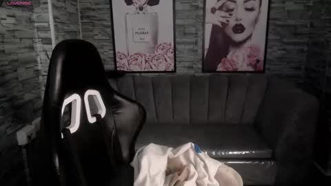 shizuko_b online show from 09-30-25, 03:11