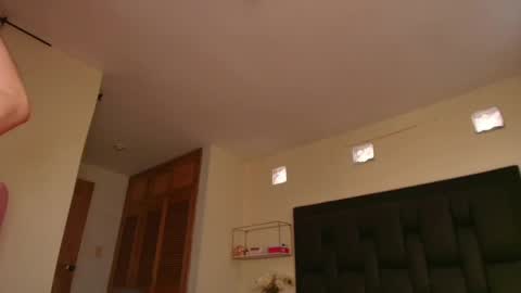  kendal  online show from 03-21-26, 03:04