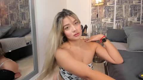 SHOFIA online show from 10-17-25, 04:53