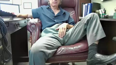 Snapshot of shootme69 chatting on 09-22-25, 08:22 nikolas send dm for an appointment online show from 09-22-25, 08:22