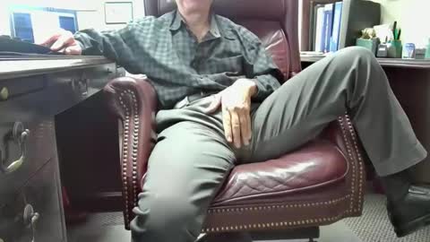 Snapshot of shootme69 chatting on 11-14-25, 01:21 nikolas send dm for an appointment online show from 11-14-25, 01:21