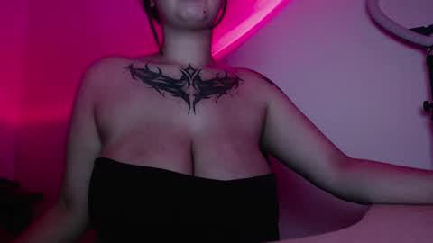 Snapshot of shopie_hank chatting on 12-02-24, 03:15 Shopie Hank  online show from 12-02-24, 03:15