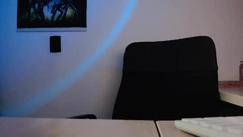 Snapshot of shopie_hank chatting on 02-02-25, 02:48 Shopie Hank  online show from 02-02-25, 02:48