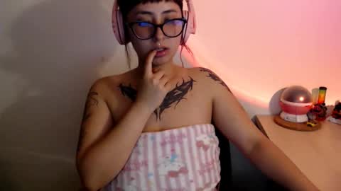 Snapshot of shopie_hank chatting on 09-11-25, 05:18 Shopie Hank  online show from 09-11-25, 05:18