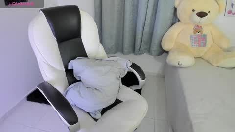 Snapshot of shy_angel4 chatting on 12-28-24, 03:58 Nahomy online show from 12-28-24, 03:58