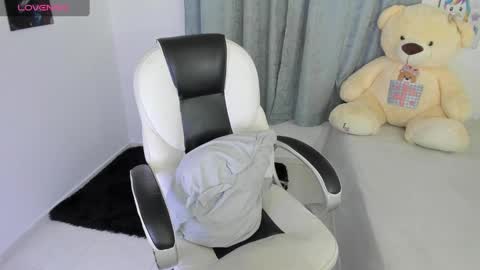 Snapshot of shy_angel4 chatting on 12-28-24, 10:55 Nahomy online show from 12-28-24, 10:55