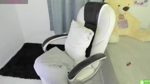 Snapshot of shy_angel4 chatting on 02-19-25, 12:25 Nahomy online show from 02-19-25, 12:25
