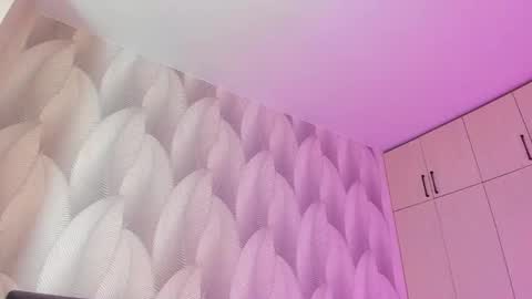 Mika online show from 12-19-24, 05:51