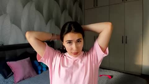 Mika online show from 09-26-25, 01:31