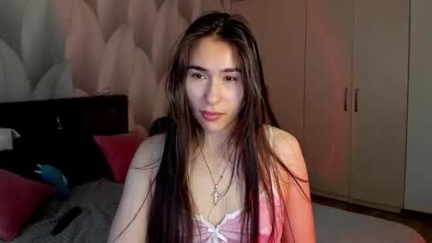 Mika online show from 12-03-25, 03:25