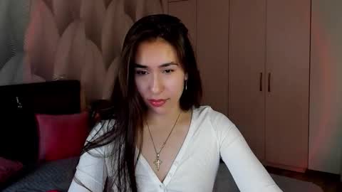 Mika online show from 12-21-25, 03:24