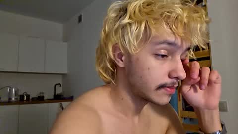 Snapshot of shy_boy17 chatting on 01-06-26, 05:05 your shy boy online show from 01-06-26, 05:05