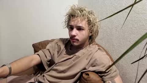 Snapshot of shy_boy17 chatting on 02-16-26, 02:57 your shy boy online show from 02-16-26, 02:57