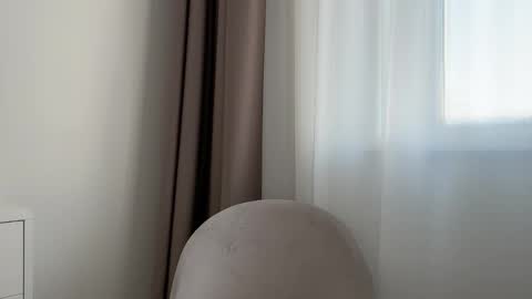 shy_schoolgirl_ online show from 12-21-25, 10:44