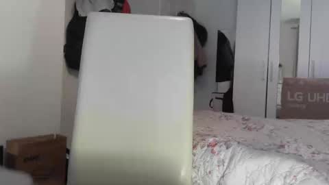 Snapshot of shyboy0533 chatting on 10-24-25, 06:59 shyboy0533 online show from 10-24-25, 06:59