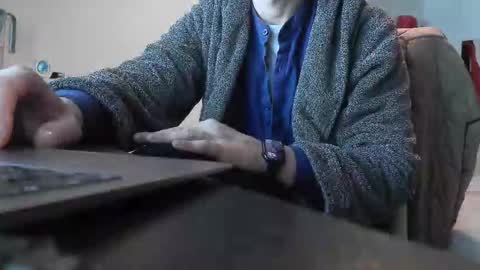 Snapshot of shyboy0533 chatting on 10-27-25, 07:40 shyboy0533 online show from 10-27-25, 07:40