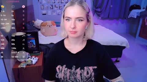 Snapshot of shyfoxxxy chatting on 12-01-24, 04:29 Effie online show from 12-01-24, 04:29