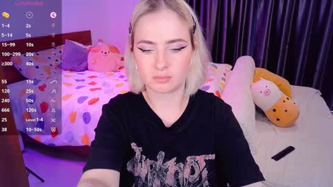 Snapshot of shyfoxxxy chatting on 12-05-24, 08:33 Effie online show from 12-05-24, 08:33