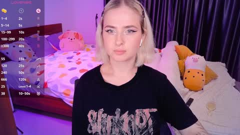 Snapshot of shyfoxxxy chatting on 12-06-24, 03:55 Effie online show from 12-06-24, 03:55