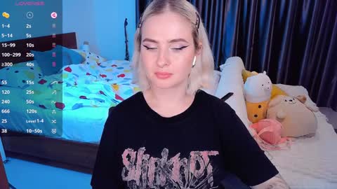 Snapshot of shyfoxxxy chatting on 12-08-24, 03:13 Effie online show from 12-08-24, 03:13