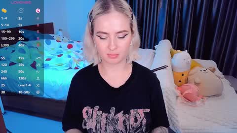 Snapshot of shyfoxxxy chatting on 12-08-24, 06:28 Effie online show from 12-08-24, 06:28