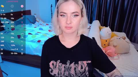 Snapshot of shyfoxxxy chatting on 12-09-24, 12:51 Effie online show from 12-09-24, 12:51