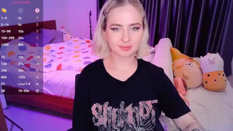 Snapshot of shyfoxxxy chatting on 12-10-24, 05:55 Effie online show from 12-10-24, 05:55