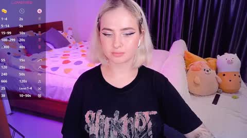 Snapshot of shyfoxxxy chatting on 12-13-24, 05:21 Effie online show from 12-13-24, 05:21