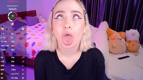 Snapshot of shyfoxxxy chatting on 12-15-24, 10:50 Effie online show from 12-15-24, 10:50