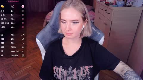 Snapshot of shyfoxxxy chatting on 01-03-25, 12:22 Effie online show from 01-03-25, 12:22