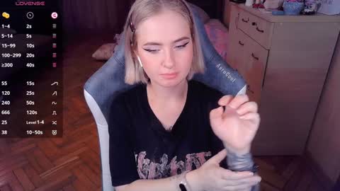 Snapshot of shyfoxxxy chatting on 01-03-25, 05:42 Effie online show from 01-03-25, 05:42