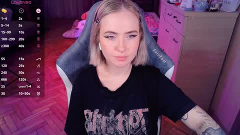 Snapshot of shyfoxxxy chatting on 01-09-25, 06:15 Effie online show from 01-09-25, 06:15