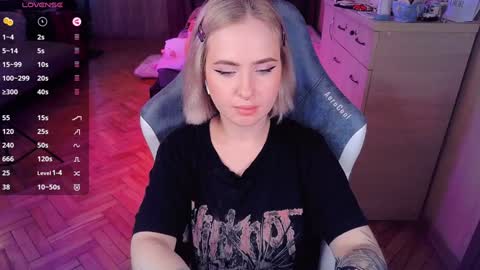 Snapshot of shyfoxxxy chatting on 01-10-25, 12:47 Effie online show from 01-10-25, 12:47