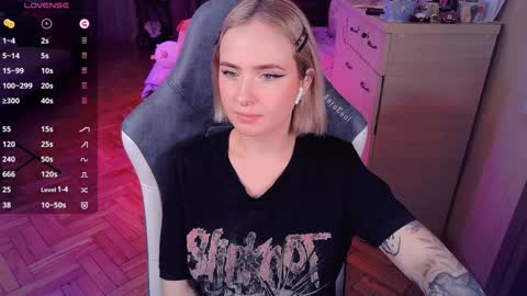 Snapshot of shyfoxxxy chatting on 01-14-25, 08:59 Effie online show from 01-14-25, 08:59