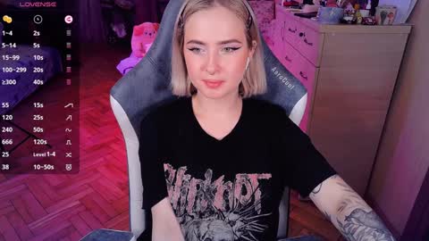 Snapshot of shyfoxxxy chatting on 01-23-25, 06:45 Effie online show from 01-23-25, 06:45