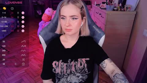 Snapshot of shyfoxxxy chatting on 01-25-25, 08:21 Effie online show from 01-25-25, 08:21