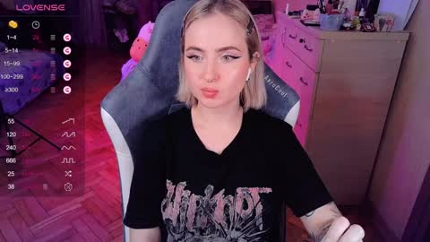 Snapshot of shyfoxxxy chatting on 01-25-25, 11:32 Effie online show from 01-25-25, 11:32