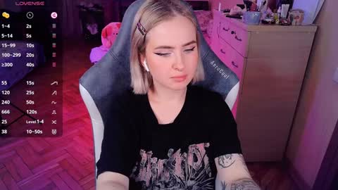 Snapshot of shyfoxxxy chatting on 01-26-25, 07:20 Effie online show from 01-26-25, 07:20