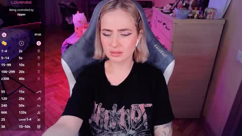 Snapshot of shyfoxxxy chatting on 01-28-25, 09:08 Effie online show from 01-28-25, 09:08